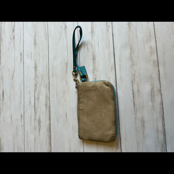 Coach Wristlet/Wallet - Picture 4 of 4